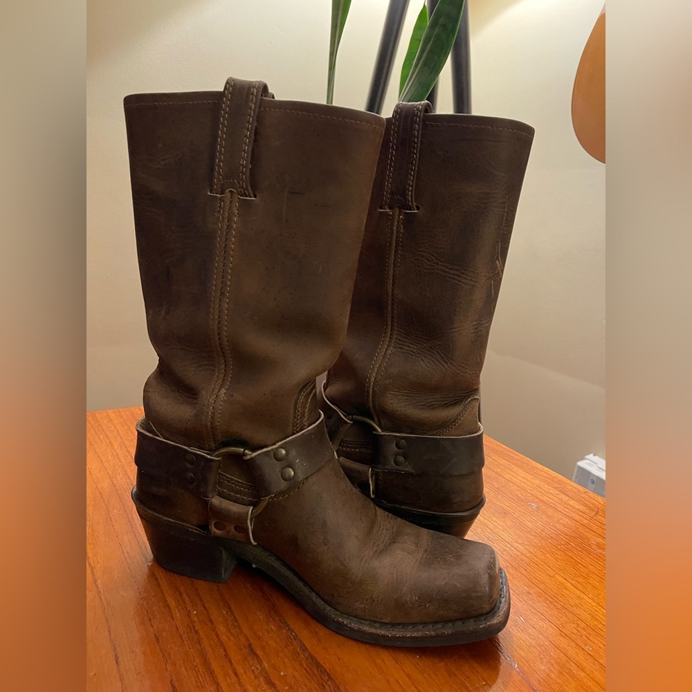 Women’s LIKE NEW Frye Harness Boots